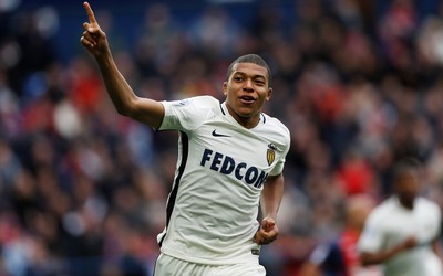 四季体育动态-佩佩雕像揭幕