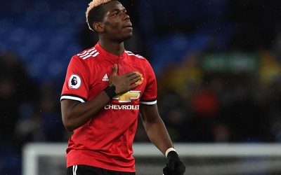 四季体育热议-莱万与哈维拥抱庆祝